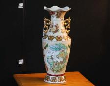 197  D1204  Large porcelein vase       $60