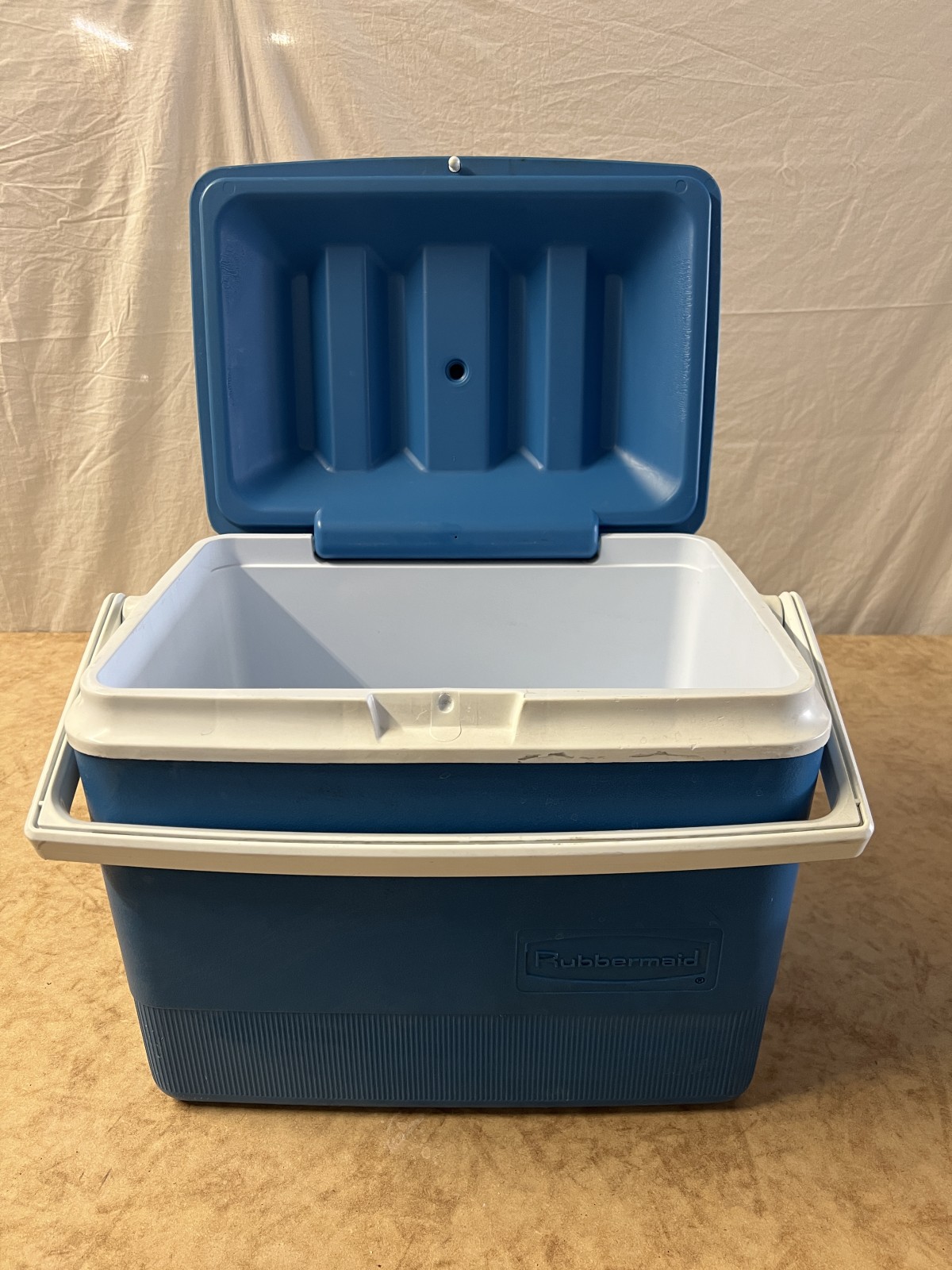 Vintage Rubbermaid 24L Blue Chillybin Cooler